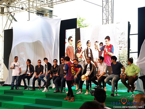 ศิลปิน ร่วมงานอย่างคับคั่ง ศิลปิน ร่วมงานอย่างคับคั่ง