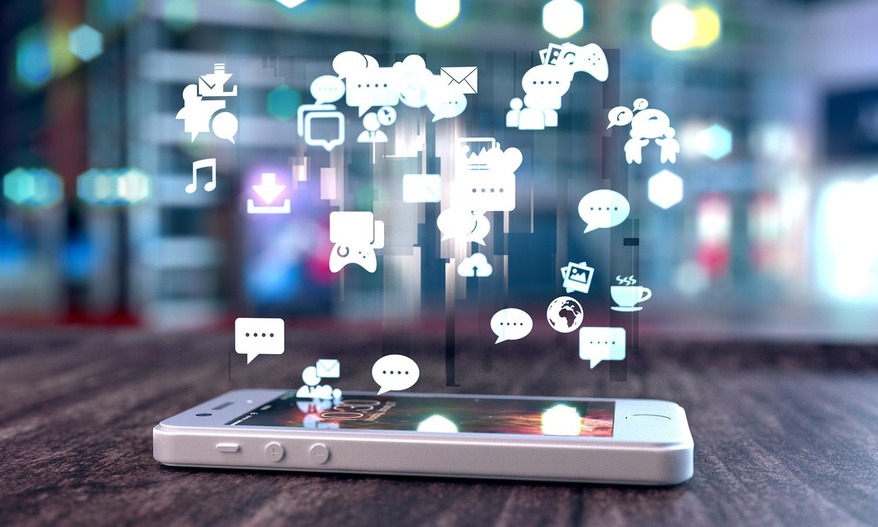 ความแตกต่างระหว่าง Social monitoring และ Social listening